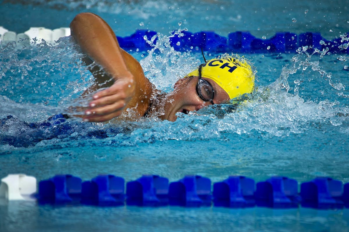 Vitesse moyenne de nage en compétition : analyse et comparaisons